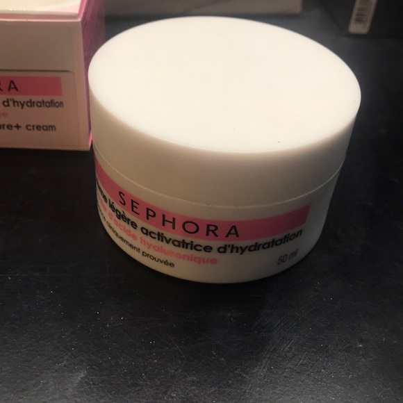 Face moisturizer - Picture 2 of 3